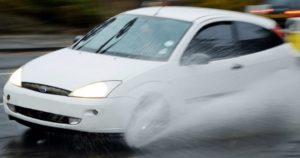 how to control a skidding car